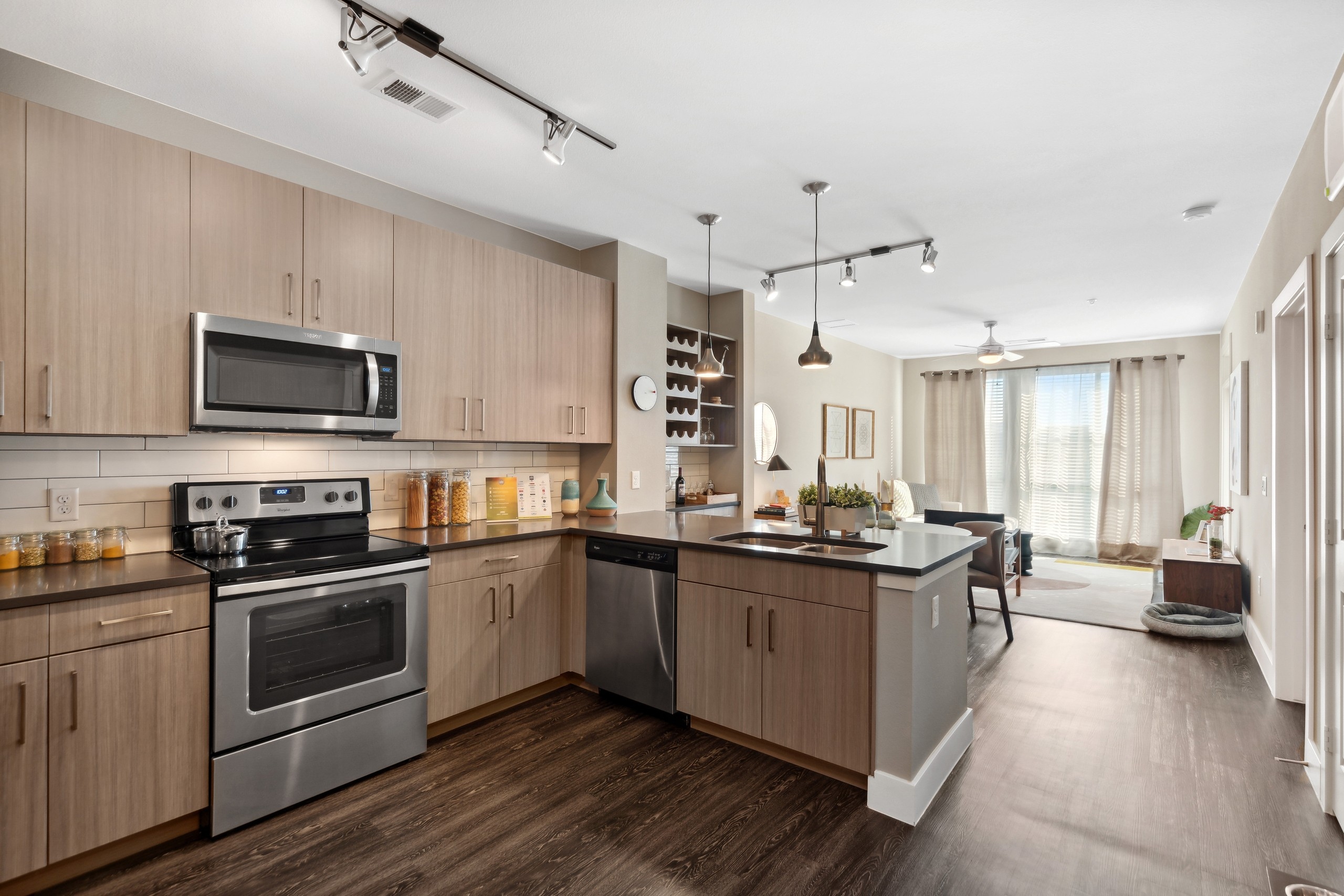 1, 2 & 3 Bedroom Apartments in Centennial, CO | AMLI Dry Creek